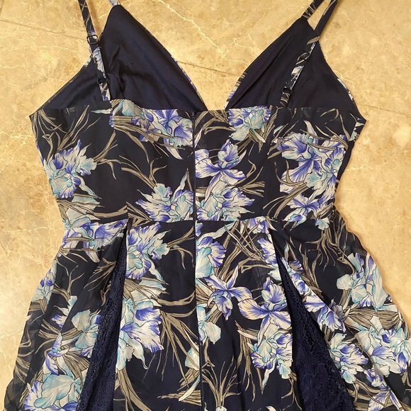 NEW Nikibiki Maxi dress- Size M - Picture 3 of 12